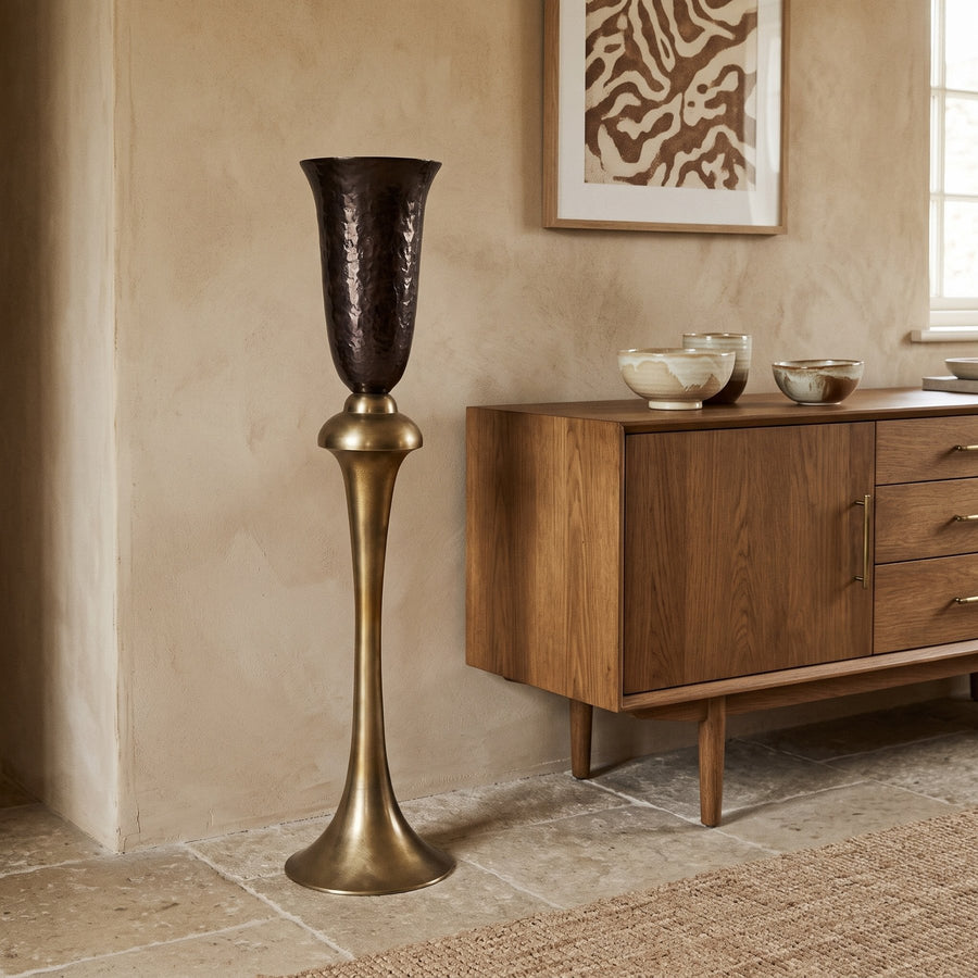 Kelchvase Lysse Dunkelbraun 109 cm im Wohnraum