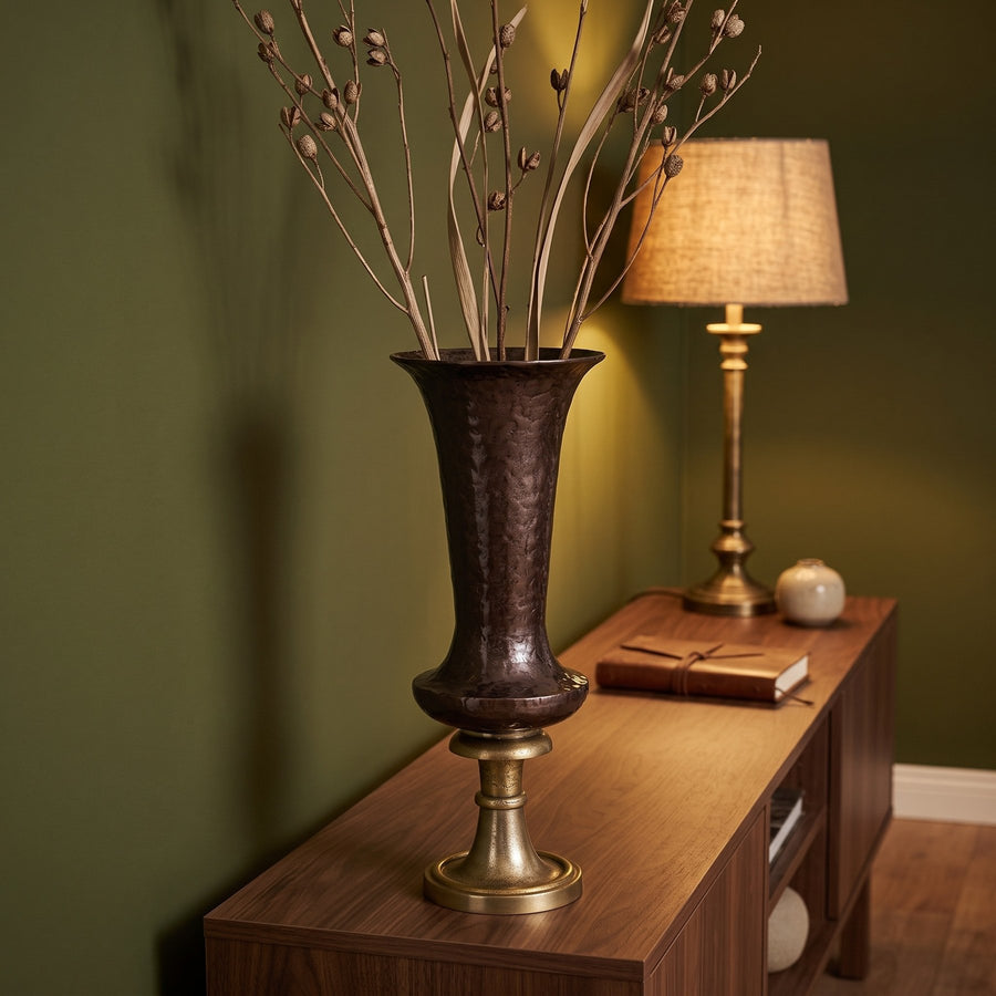 Pokalvase Lysse Dunkelbraun 61 cm im Wohnraum