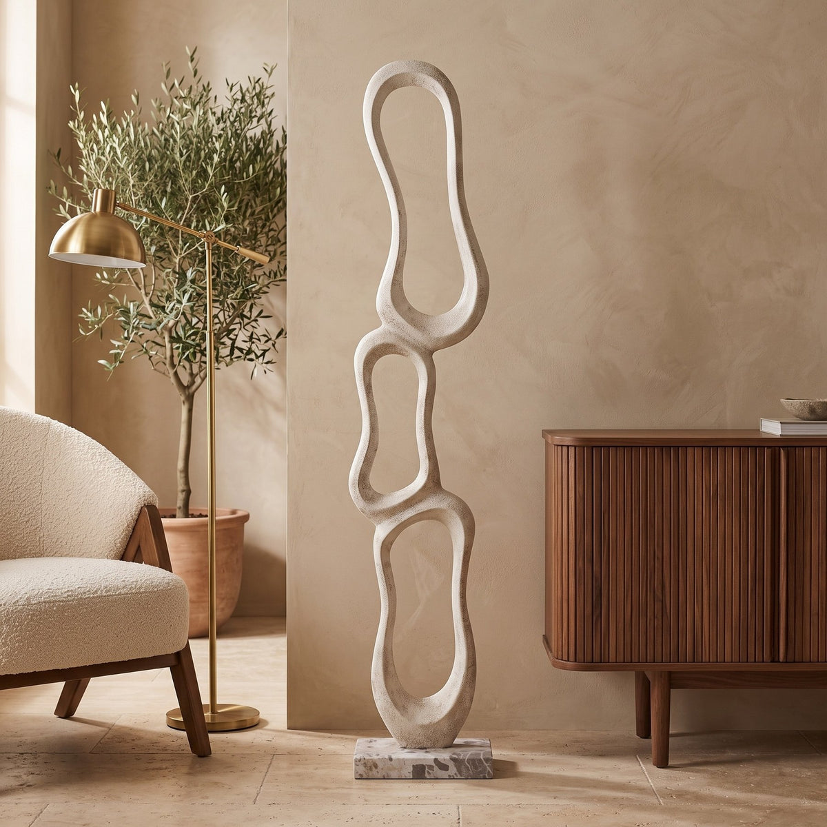 Skulptur Camare Beige 158 cm im Wohnraum