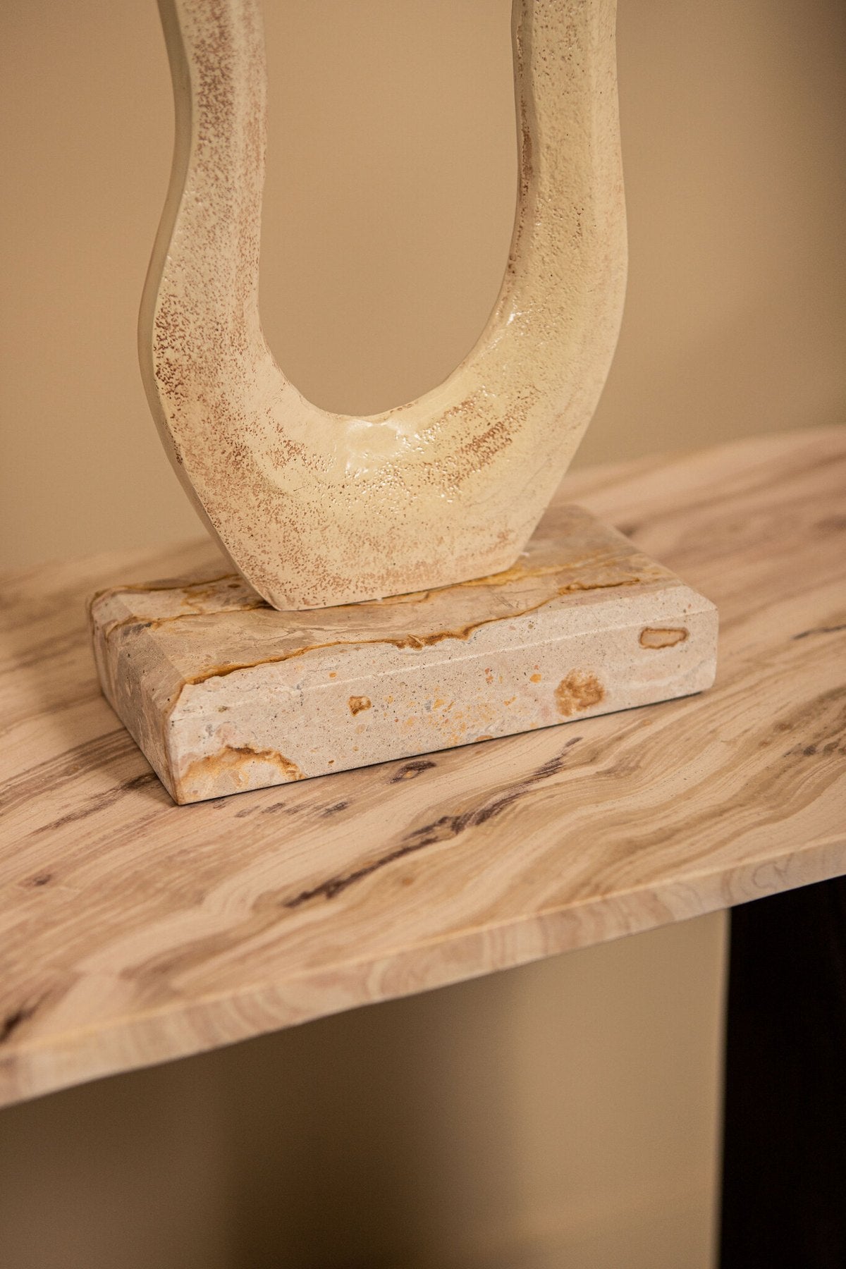 PTMD Camare Skulptur Beige