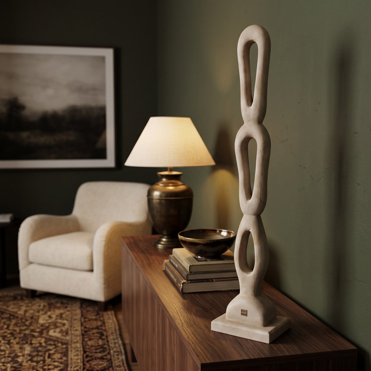 Skulptur Rhyce Natur 98 cm im Wohnraum