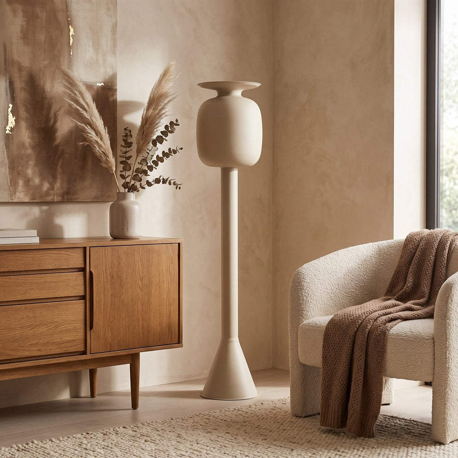 Standvase Dainah Creme 138 cm im Wohnraum