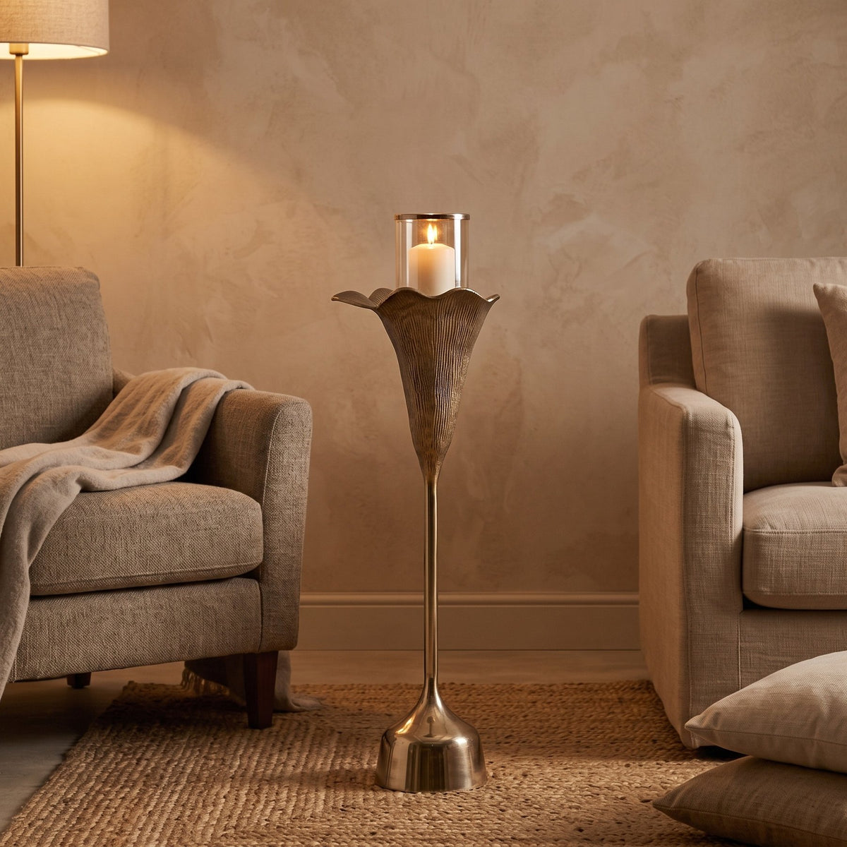 Windlicht Kourtney Bronze 91 cm im Wohnraum