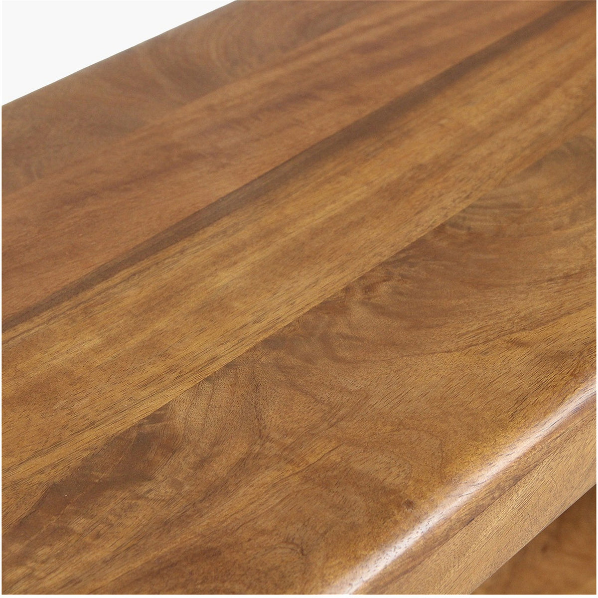 Regal Curvo niedrig aus Mangoholz mit 2 Fächern, 100 x 90 cm | Detail Holzoberfläche | STUFF Loft