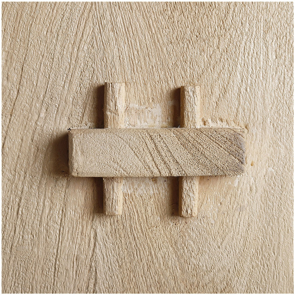 Regal Driftwood offen aus hellem Mangoholz, 80 x 180 cm | Detail Holzoberfläche | STUFF Loft