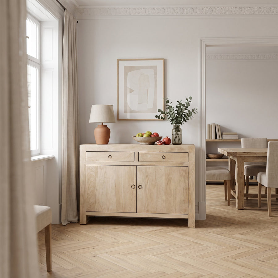 Sideboard Driftwood aus hellem Mangoholz mit 2 Türen und 2 Schubladen, 120 cm | Interiorbild Esszimmer | STUFF Loft