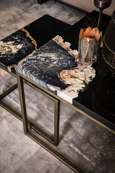 Couchtisch 2er-Set Khine Marmor aus versteinertem Holz und messingfarbenen Metall